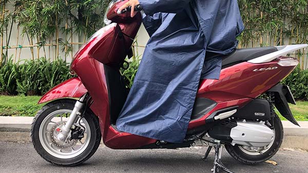 chọn xe máy mùa mưa