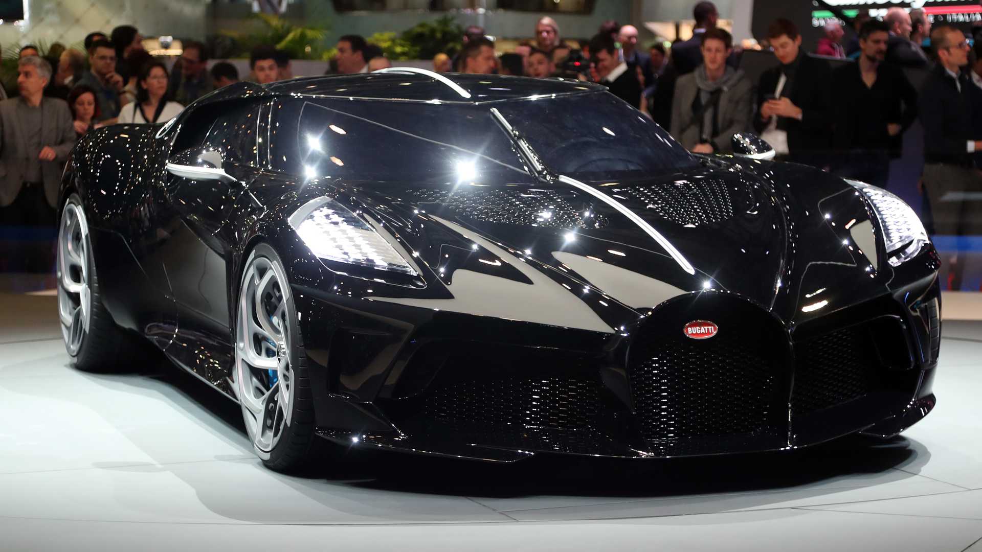 Mẫu xe đẹp Bugatti La Voiture Noire có giá lên đến hơn 12 triệu USD