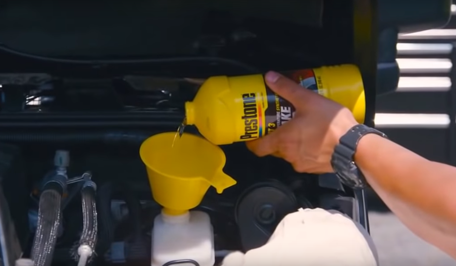 Khi nào cần thay dầu phanh ô tô?