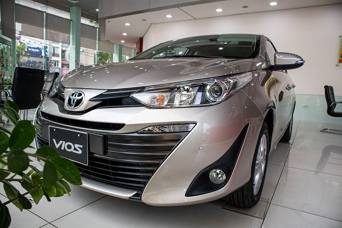 Giá bán xe Toyota Vios khá cao so với phân khúc tầm trung